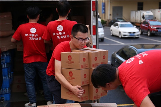 洪水無情人有情，細莫為受災群眾輸送愛心物資